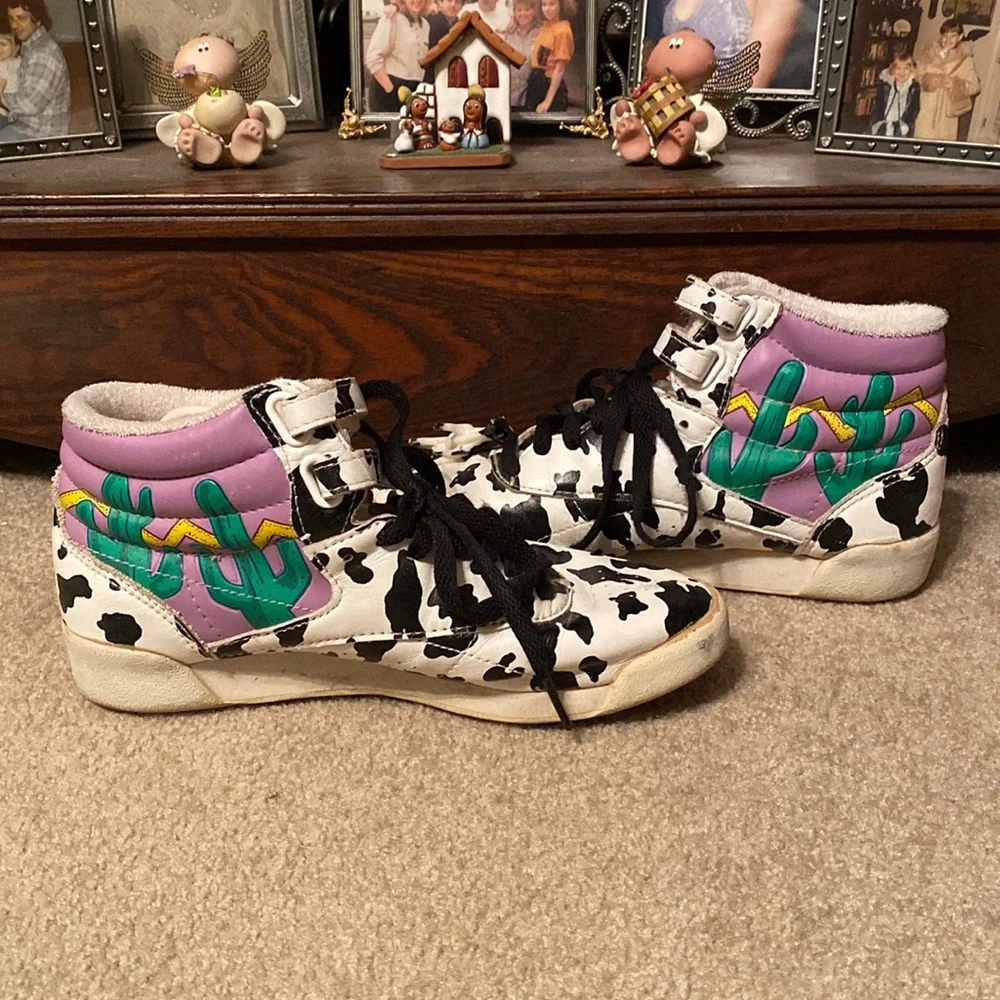 Vintage Reebok Desert Cow Pattern - Picture 1 of 8